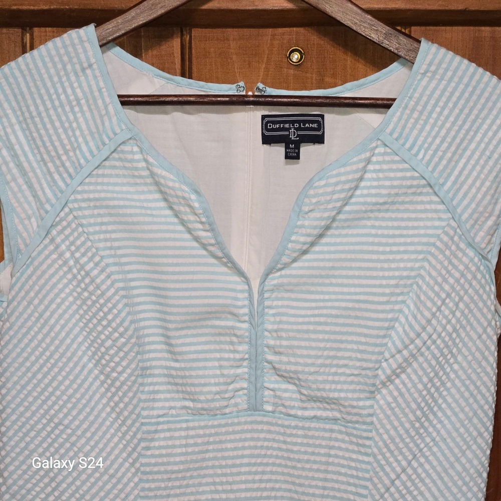 Duffield Lane Light Blue White Seersucker Striped Split Neck Sheath Dress M